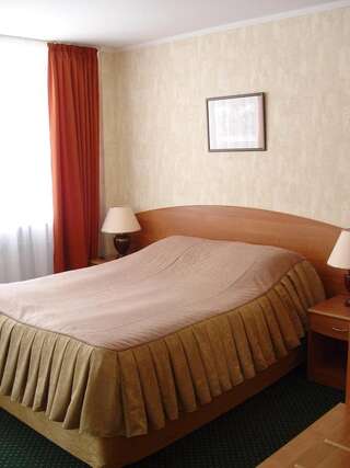 Гостиница Парк-Отель Дубрава Красная Глинка Стандартный двухместный номер с 1 кроватью или 2 отдельными кроватями-1