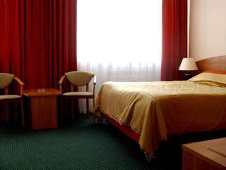 Гостиница Парк-Отель Дубрава Красная Глинка Стандартный двухместный номер с 1 кроватью или 2 отдельными кроватями-2